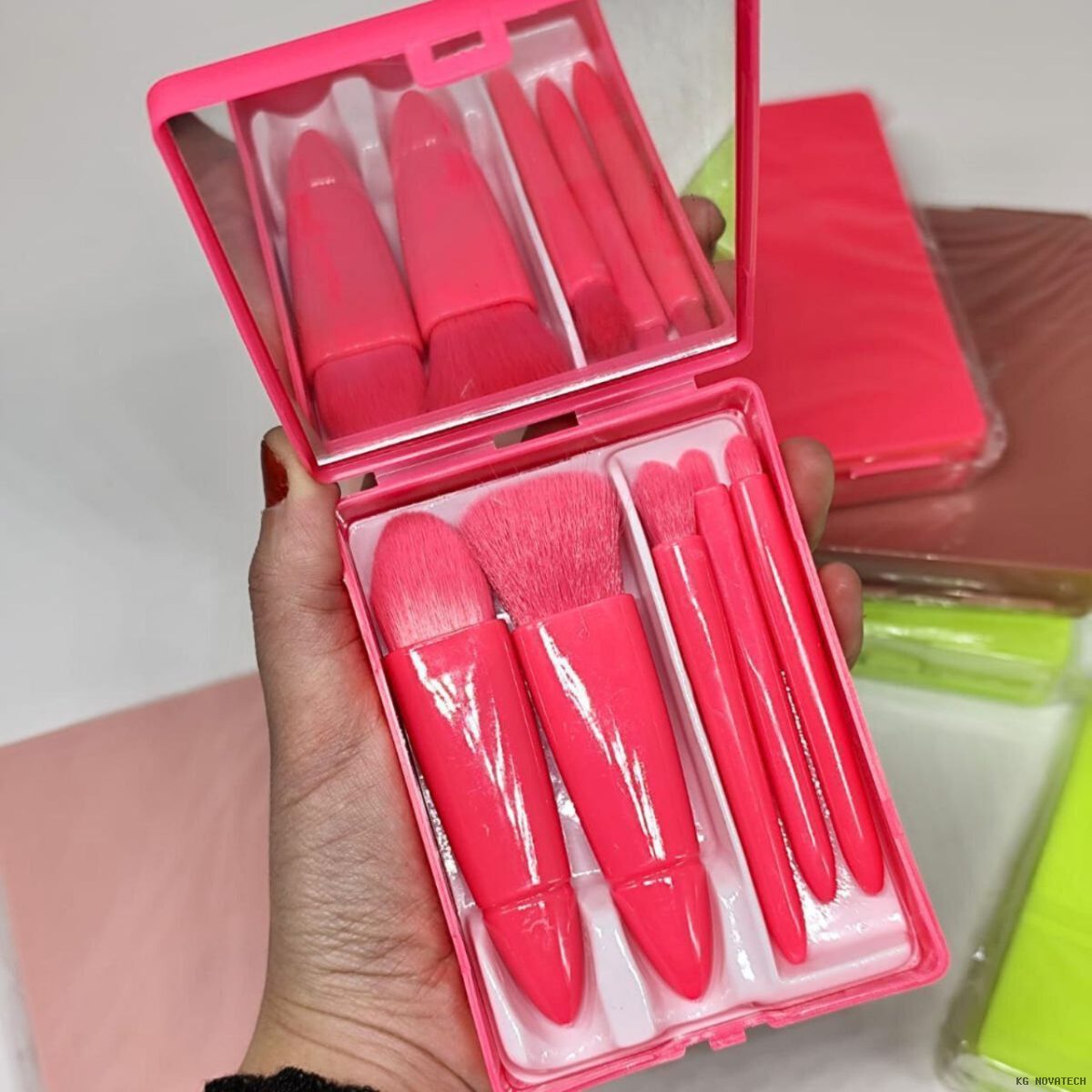 SET DE BROCHAS X 5 MAS CAJA Y ESPEJO