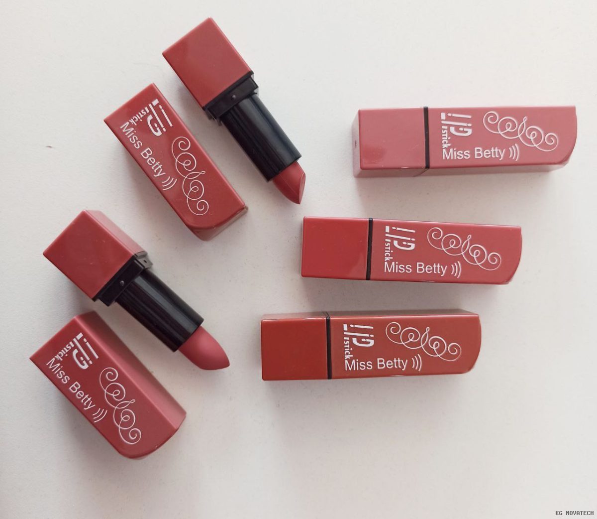 LABIAL MATTE LIP STICK MISS BETTY